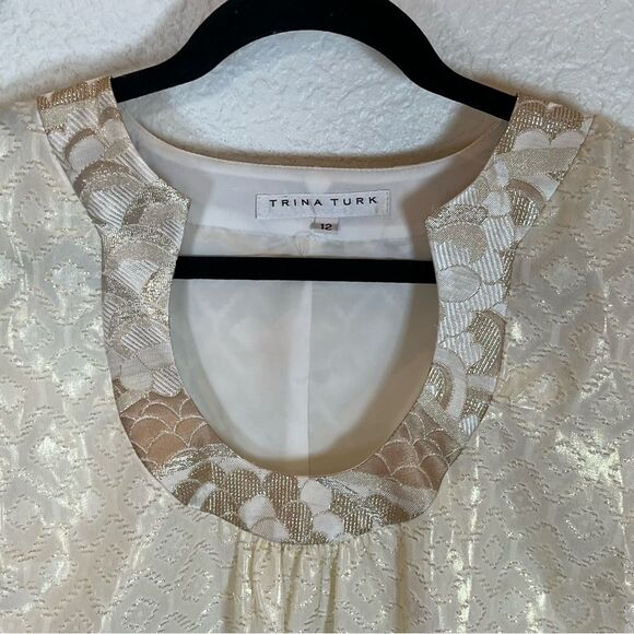 Trina Turk Bonita Gold Shimmer Bell Sleeve Shift Dress in Whitewash size 12 - Picture 9 of 15
